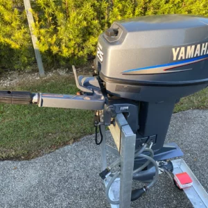 2004 Yamaha 25 HP 2 Cyl Carbureted 4-Stroke 20" (L) Tiller Outboard Motor.
